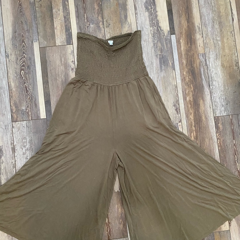 American Eagle. Strapless, cropped, wide leg.
